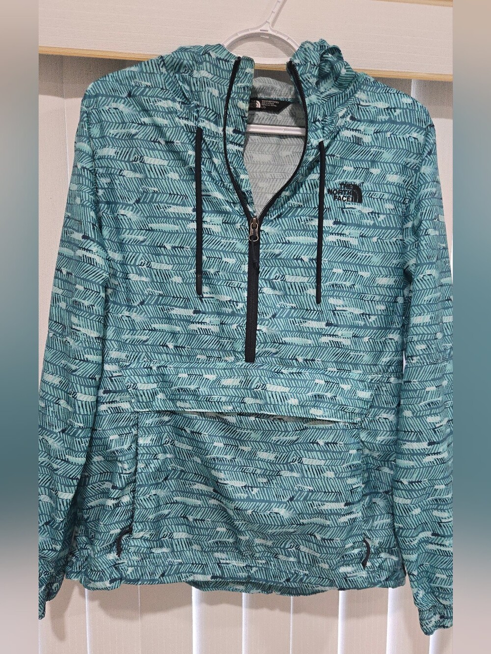 North Face Women's Large Half-Zip Lightweight Jacket